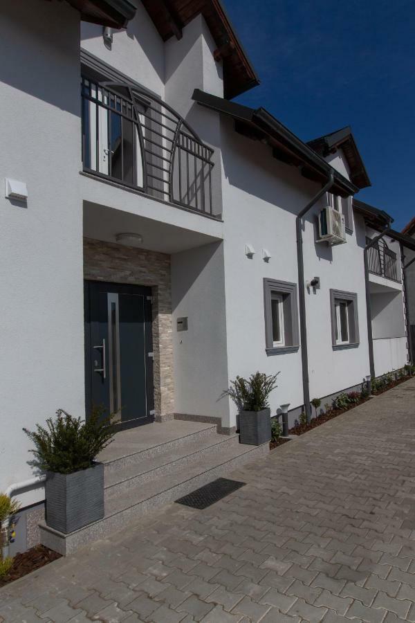 Apartament Saguna Sinnicolau Mare Экстерьер фото